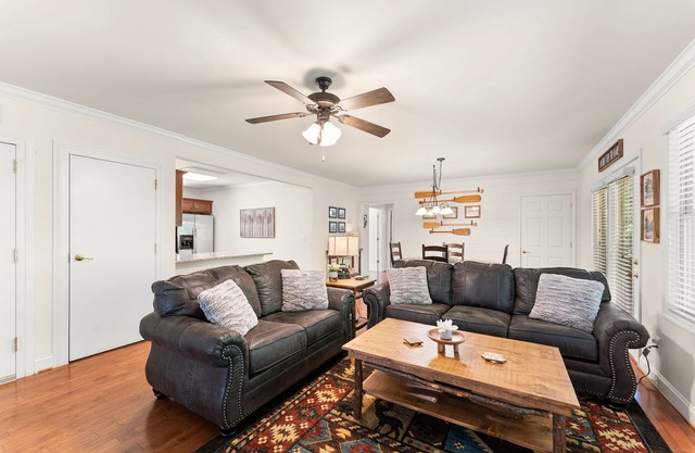 Chattahoochee River House 1- Just Hop, Skip and Jump to the Helen Festhalle!