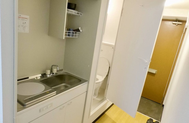 Cheap and Convenient Studio Apartment in Shinjuku