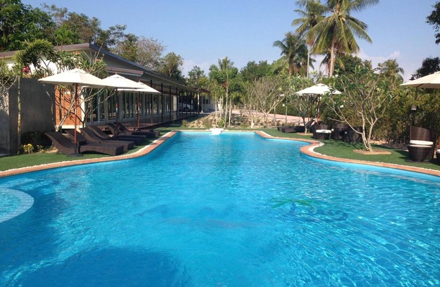 Check In & Chill Out Laem Sok Pier