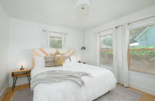 Cheerful 2-BDRM/2.5 Bathroom Home Near DWTN & UF