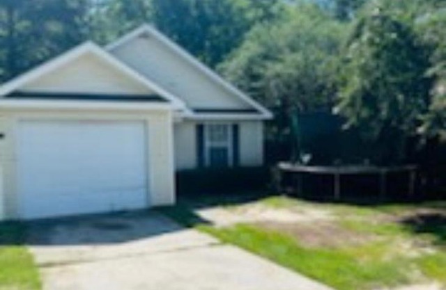 Cheerful 3 bedroom house with fireplace!