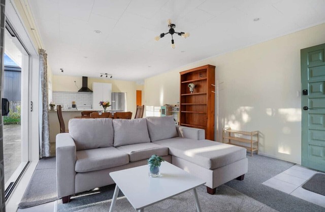 Cheerful 3BR Home With Free WiFi & Netflix