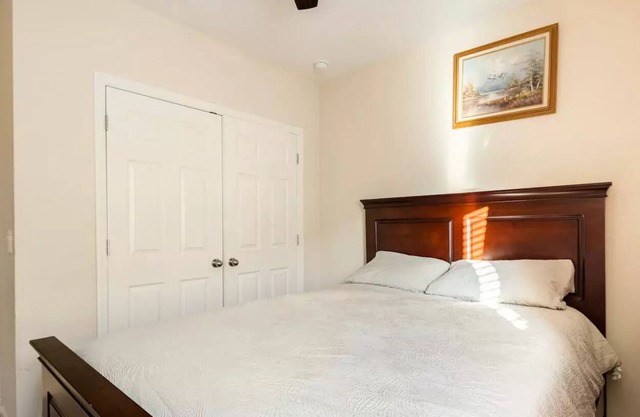 Cheerful 4-Bedroom Home, close to Disney