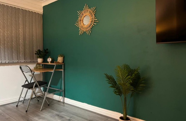 Cheerful 5 Bedroom House - Sleeps 10 at Waveney Croft