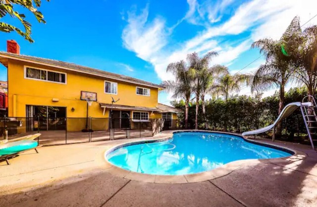 Cheerful 5BD Villa with Pool