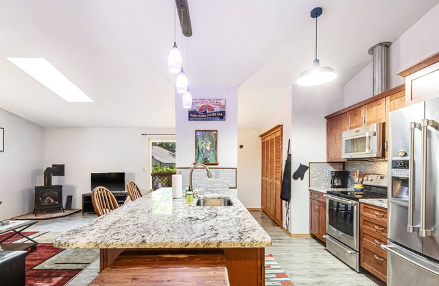 Cheerful, Dog-Friendly Home with Shared Hot Tub and Pool, Full Kitchen, & Deck