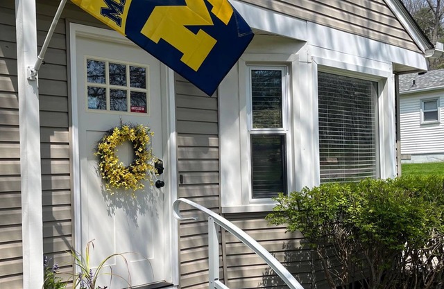 Cheerful Home with village charm and Ann Arbor access