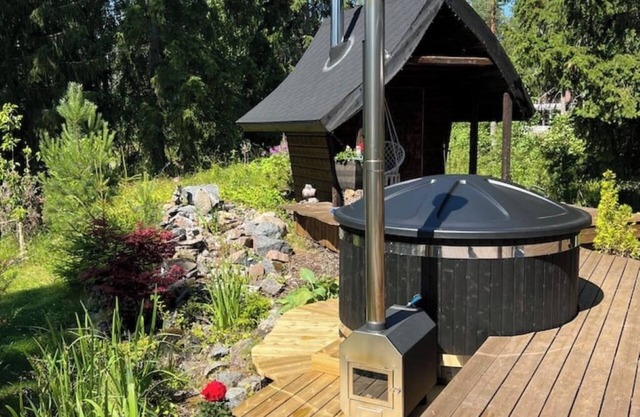 Cheerful house with sauna and bathtub