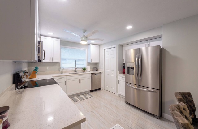 Cheerful Nautical Home near Siesta Key