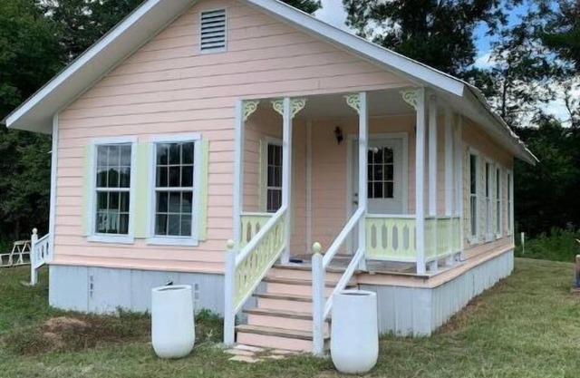 Cheerful One bedroom cottage in the country