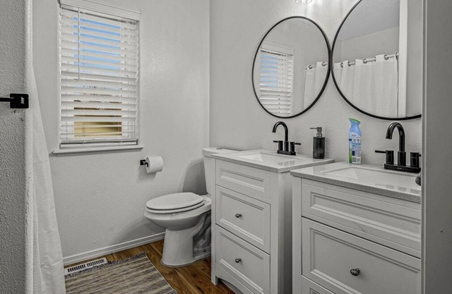 Cheerful remodeled home near I-84