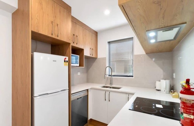 Cheerful Three Bedroom Townhouse with Parking