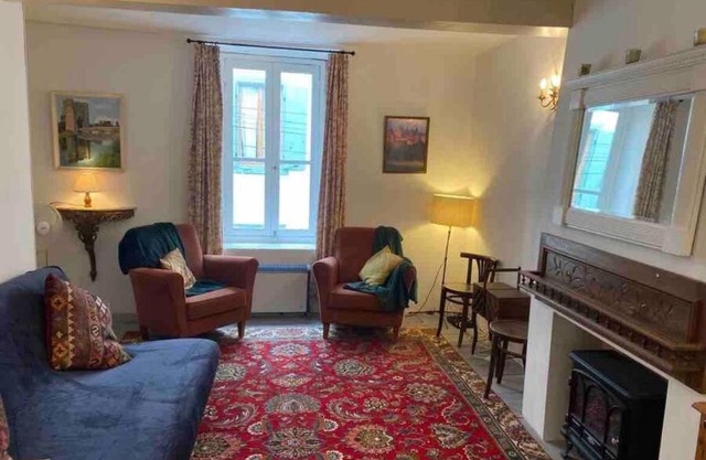 Cheerful, traditional 3 bedroom home in Quillan
