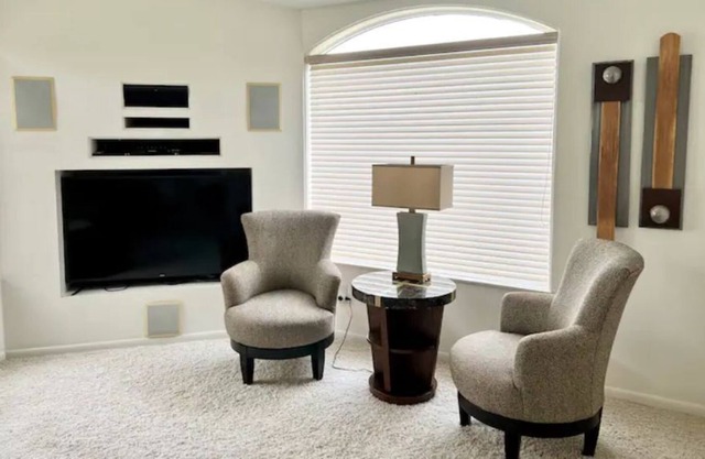 Cheerful two bedroom home with patio
