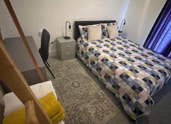 Cheerful Two Bedrooms Town house with free parking
