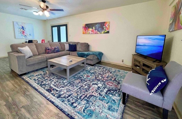 Cheerful Watercolors in 2BR Cottage