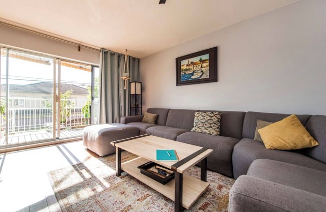 Cheery bright condo with garden space in lively neighborhood