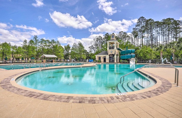 Cheery Condo w/Community Pool & Waterslide!