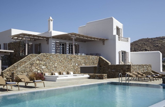 Chef included by Fantasia Villas: Elia White Residence