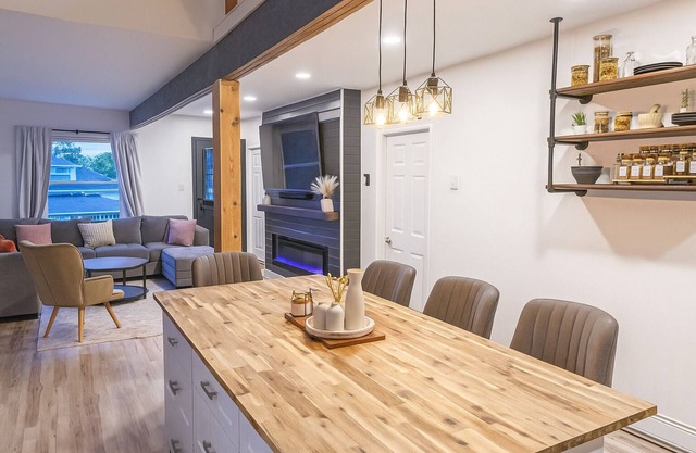 Chef’s Kitchen | Fire Pit+BBQ Deck Private Yard