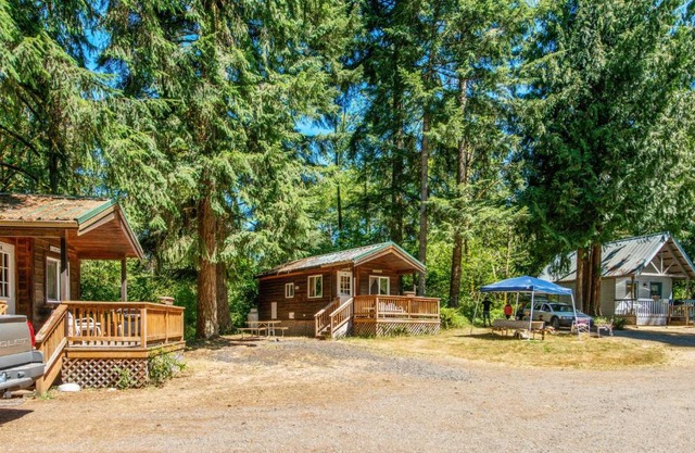 Chehalis Camping Resort One-Bedroom Cabin 2