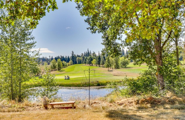 Chehalis Getaway w/Golf Course View + Fire Pit!