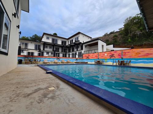 Chelle's Suites and Restaurant