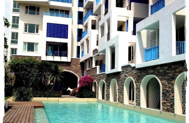 Chelona 1BR Pool View