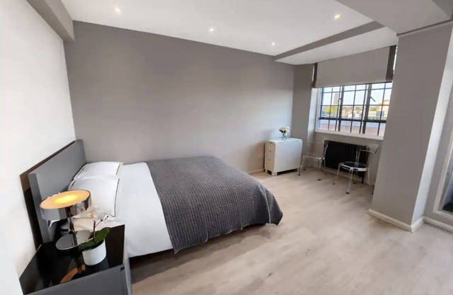 Chelsea Flat 10 mins Harrods | Balcony | Gym