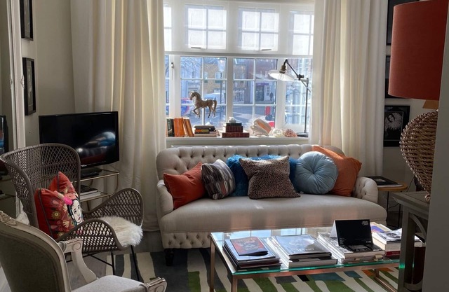 Chelsea Green FirstFloor Gem Apartment in safe Chelsea Sloane Square location.