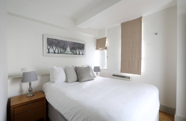 Chelsea Pied-a-terre In Luxury Building