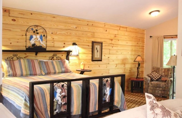 Cherokee Ridge 7 – Pet Friendly Cottage That is All About Location, Location.