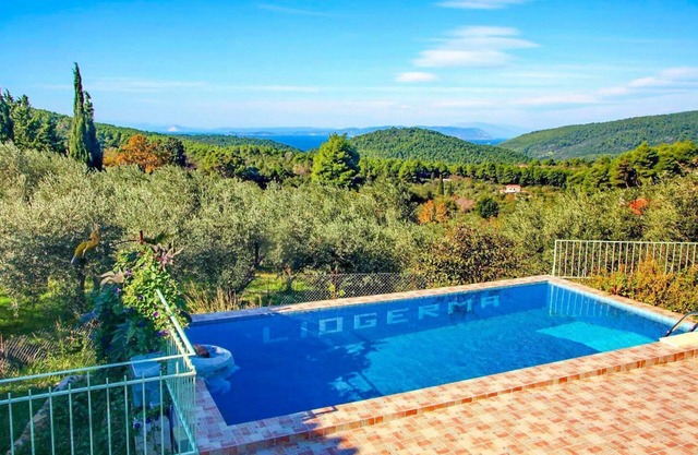 Cherry Cottage - Two Bedroom Villa, Sleeps 4