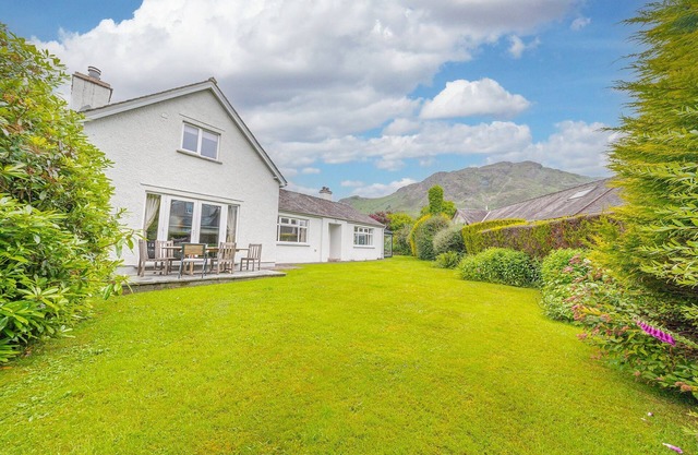 Cherry Tree Cottage - spacious village home with hot tub & gardens