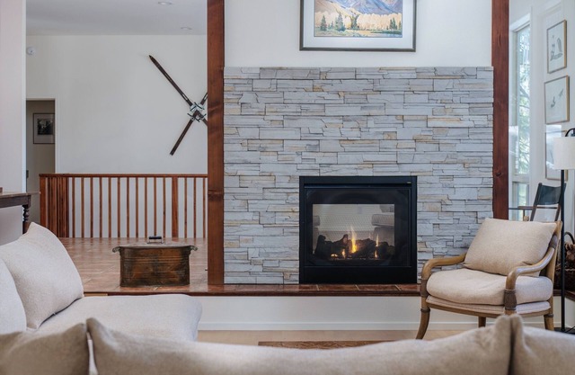 CHESA MADRISA - EV, AC, open floor plan + 3 king bed suites in Big Trees Village