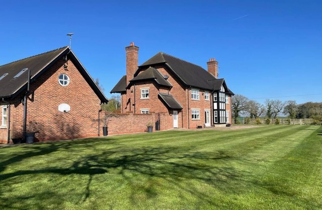 Cheshire - Countryside peaceful retreat. Surrounded with nature and wildlife.