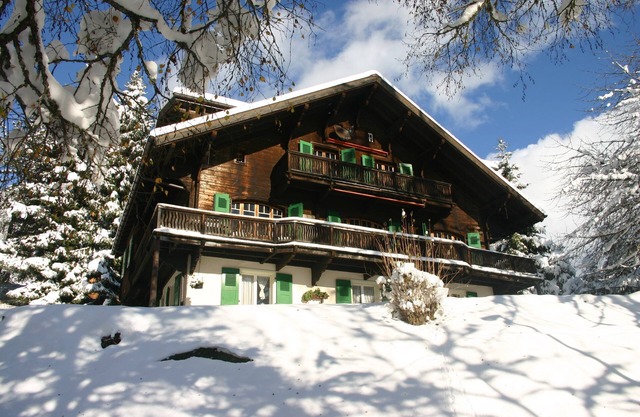 Chesieres: Old typic Swiss Chalet