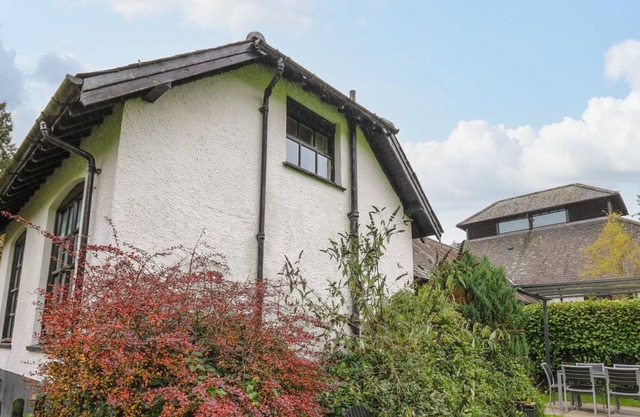 CHESTNUT COTTAGE, family friendly, with a garden in Llanilar