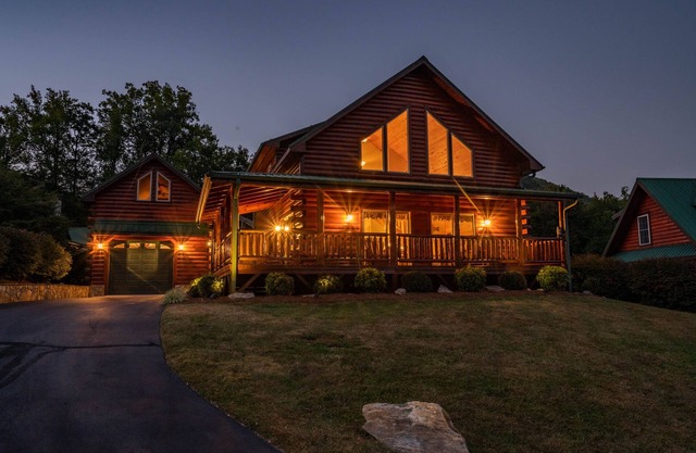 Chestnut Lodge ~ New Cabin by Willow Tree Cabins