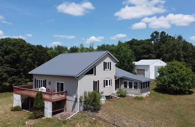 Chetek Country Home 4 bedroom/3 bathroom 4 acre property (Sleeps 15)