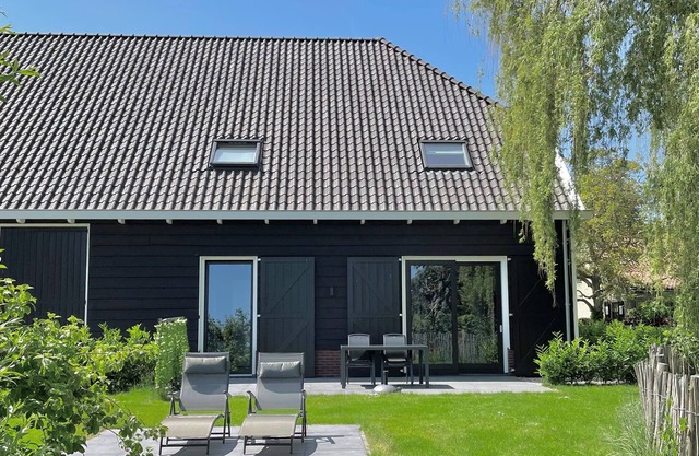 Chezeehoeve - Vacation in an attractive and modern Zeeland farmhouse