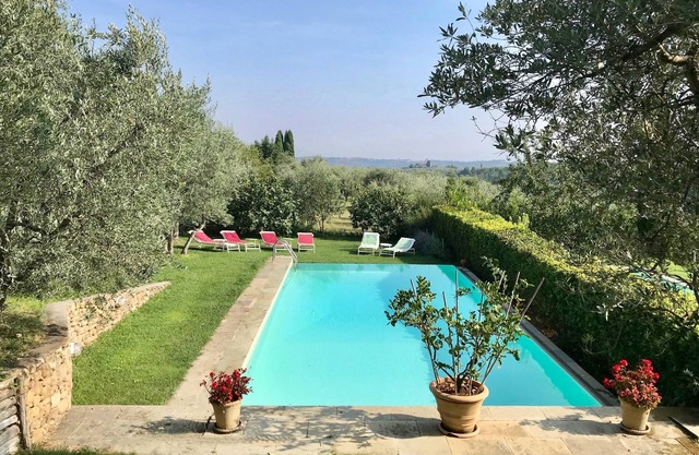 Chianti family villa, 5 bedrooms, infinity pool, A/C, EV charger, BBQ, 360° view