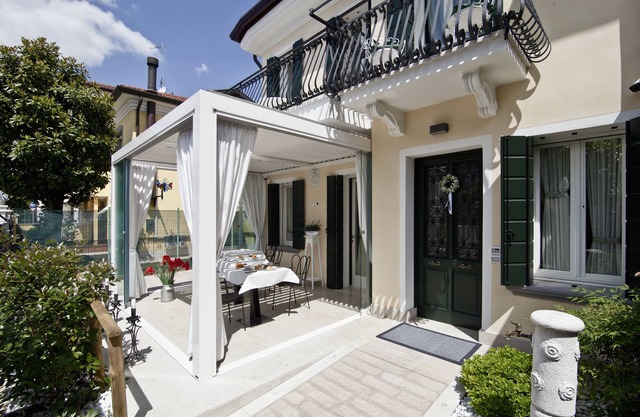 Chiara Lodge