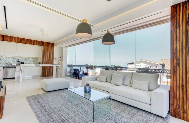 Chic 1 bed 2 bath Best Ocean Views Zona Romantica