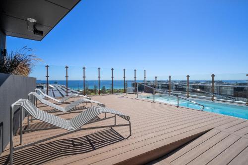 Chic 1-Bed Escape in Fremantle with Parking