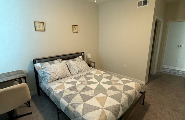 Chic 1-bedroom apartment in brilliant Cedar Park with fitness room, WiFi