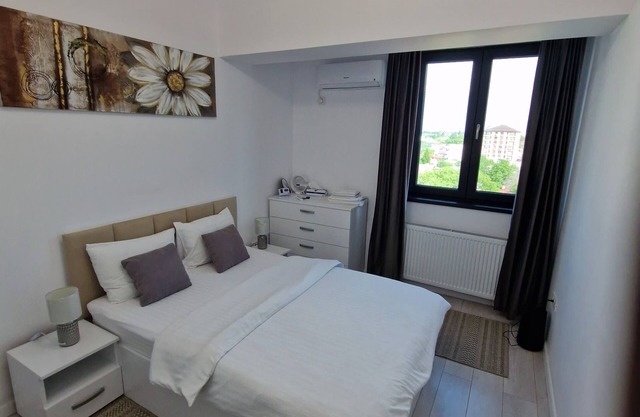 Chic 1-bedroom apartment with fitness room, AC in charming București
