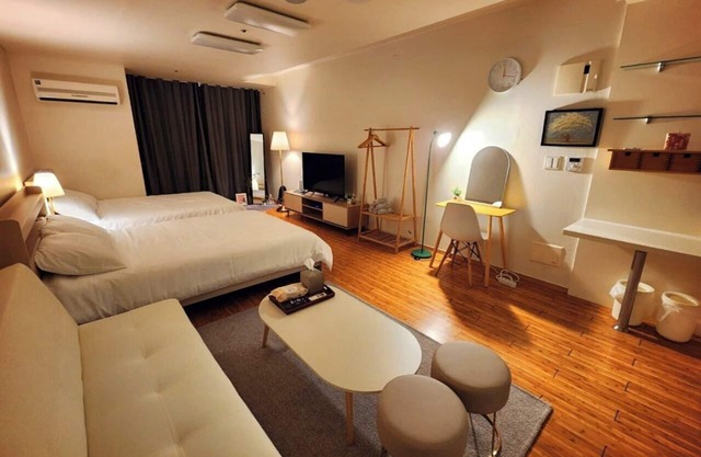 Chic 1-bedroom apartment with WiFi, AC in phenomenal Seoul