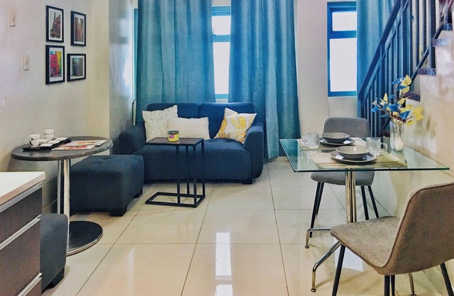 Chic 1-bedroom LOFT condo with AC, WiFi in vibrant Greenbelt Makati