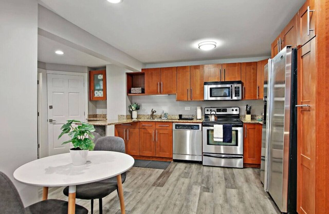 Chic 1BR Apartment With Modern Comforts